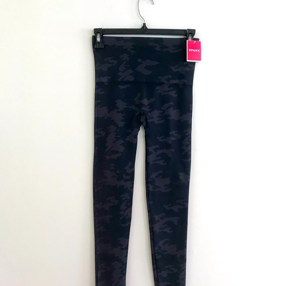 SPANX FL3515 Black camo leggings size:M - Picture 1 of 3